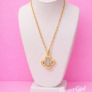 Gold Pendant Necklace